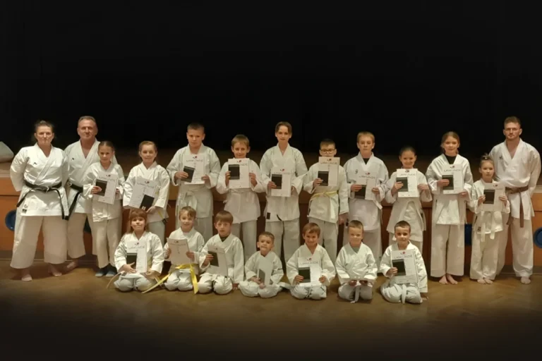 Weißgurt-Prüfung 2025 in Kleinheubach für Karate Kids.